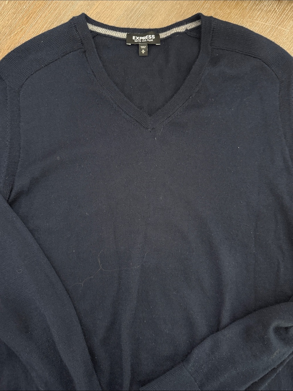 Express Men's Dark Navy V-Neck Sweater